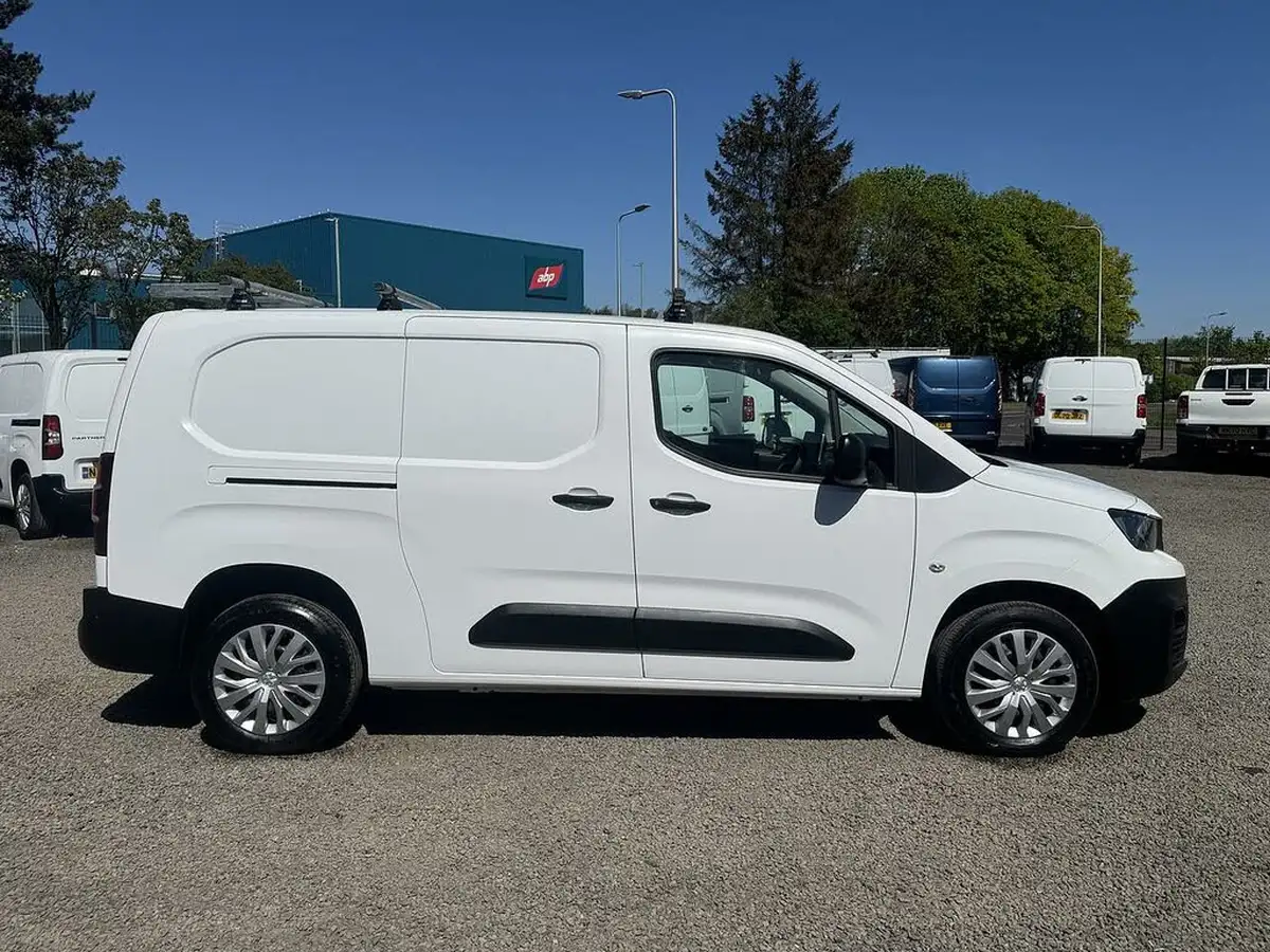 2020-peugeot-partner-15-bluehdi-950-professional-100ps-eu6dt-long-panel-big-4