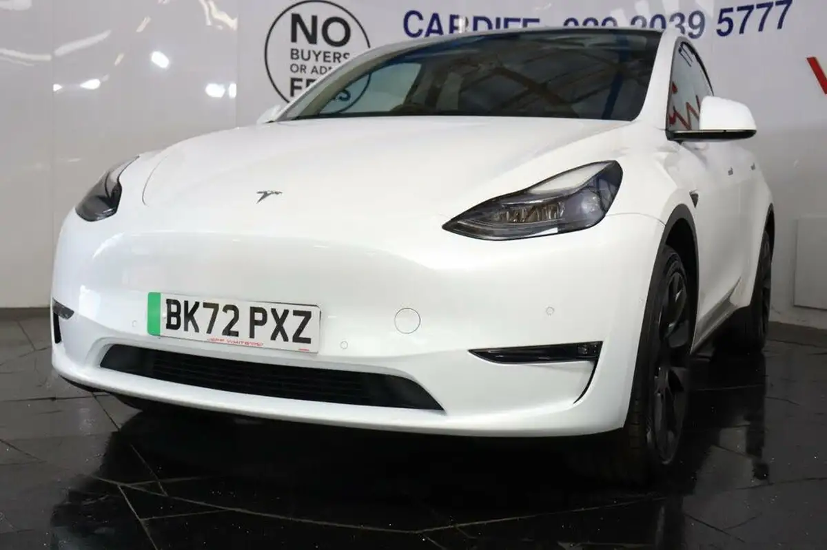 2022-tesla-model-y-e-long-range-big-11