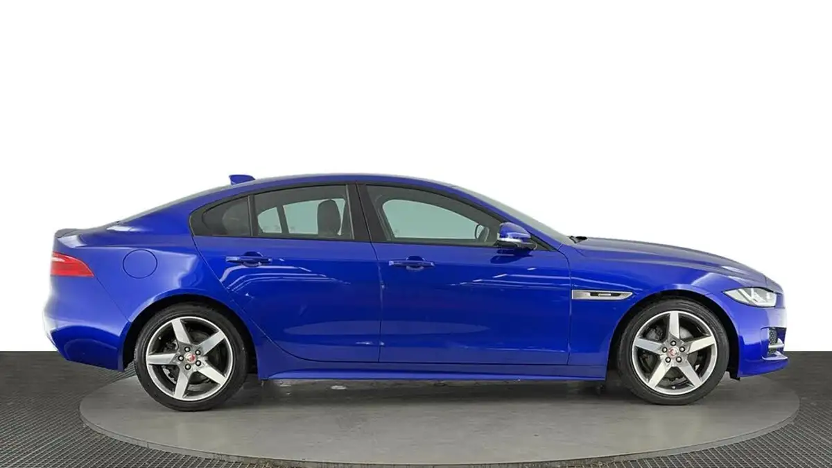 2019-jaguar-xe-20d-r-sport-180ps-auto-big-2