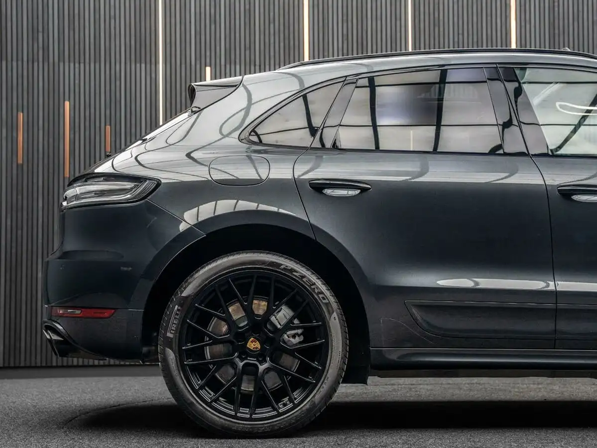2021-porsche-macan-29-turbo-big-18