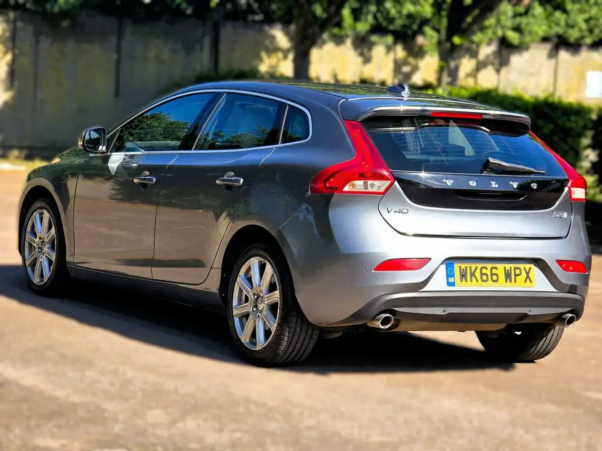 2016-volvo-v40-20td-d3-inscription-geartronic-big-10