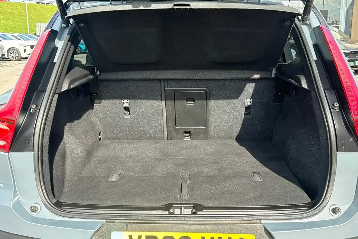 2022-volvo-xc40-e-twin-recharge-plus-big-7