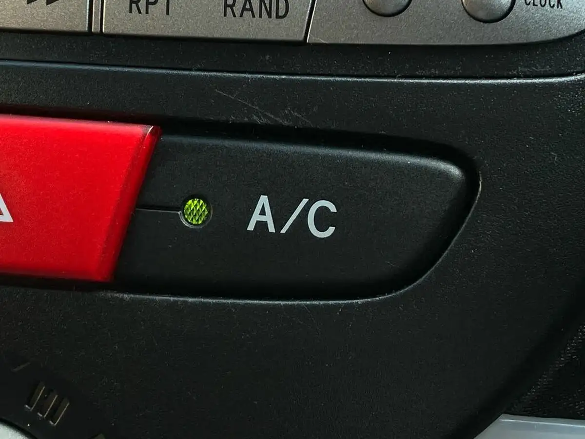 2012-toyota-aygo-10-aygo-fire-5d-big-42