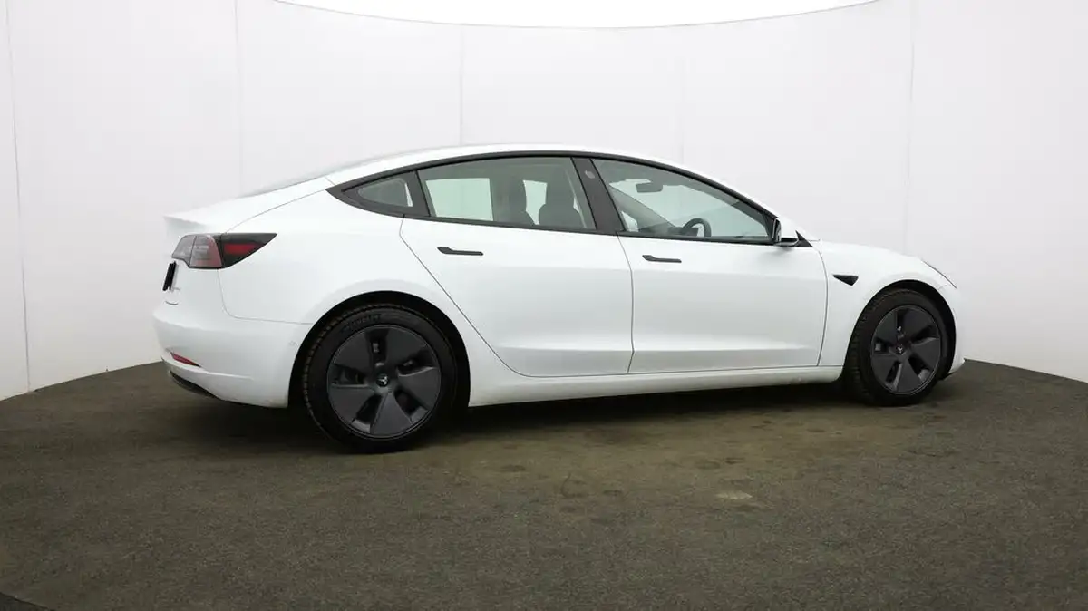 2022-tesla-model-3-e-long-range-big-55