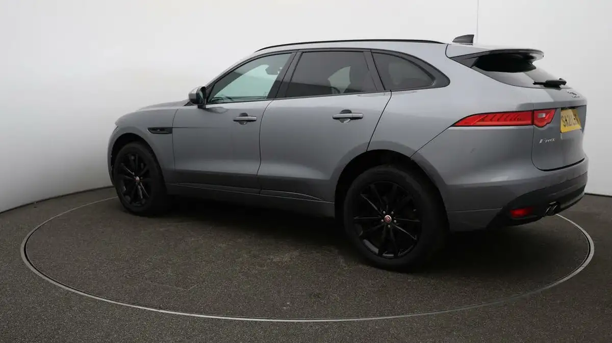 2021-jaguar-f-pace-20-i4d-chequered-flag-180ps-big-37