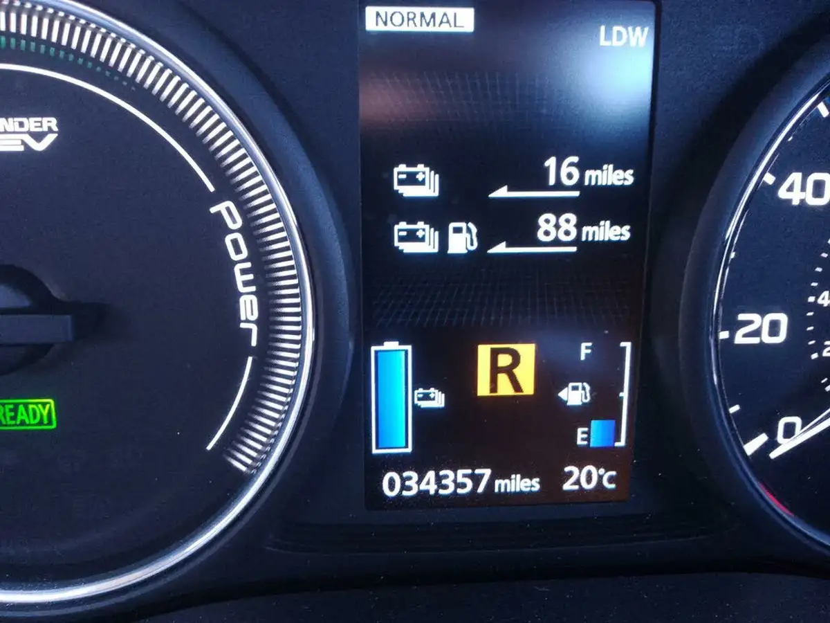 2017-mitsubishi-outlander-20-4hs-phev-5st-big-25