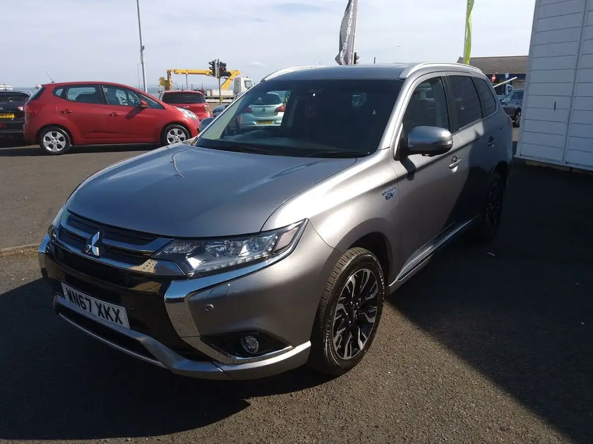 2017-mitsubishi-outlander-20-4hs-phev-5st-big-1