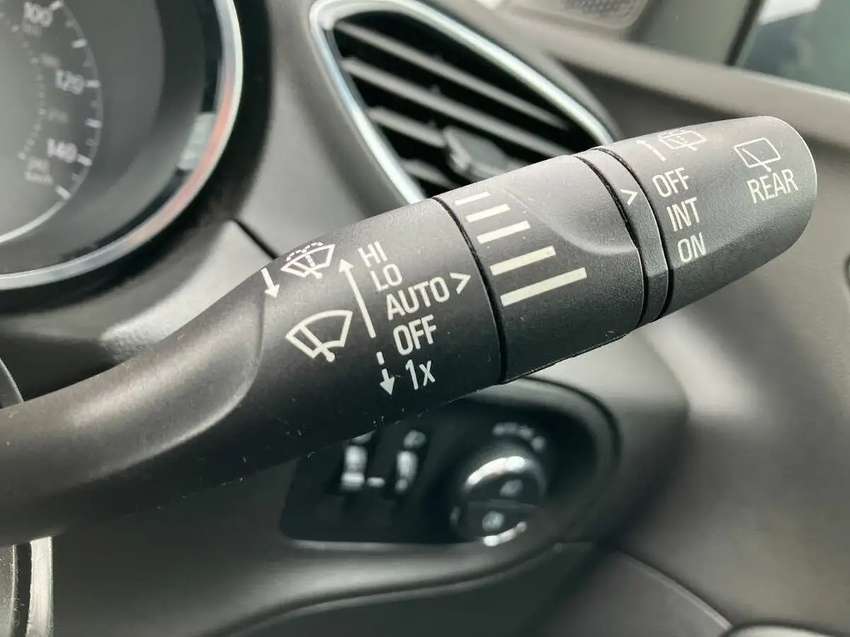 2018-vauxhall-grandland-x-15td-sport-nav-big-31