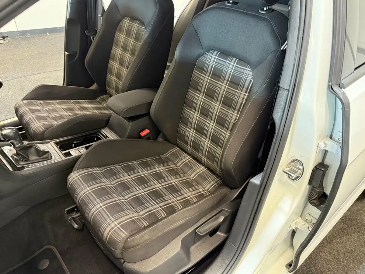 2016-volkswagen-golf-20tdi-gtd-bmt-hatchback-5d-dsg-big-52
