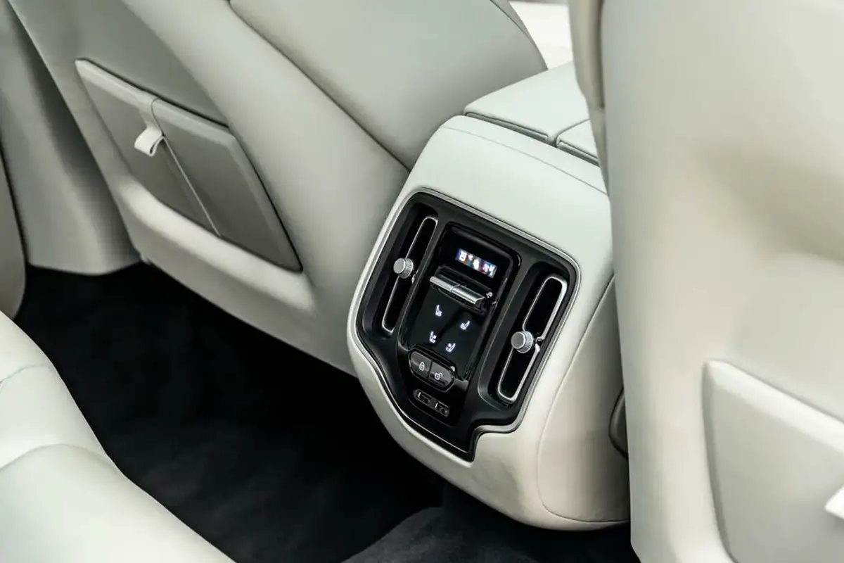 2022-aston-martin-dbx-40-v8-big-37