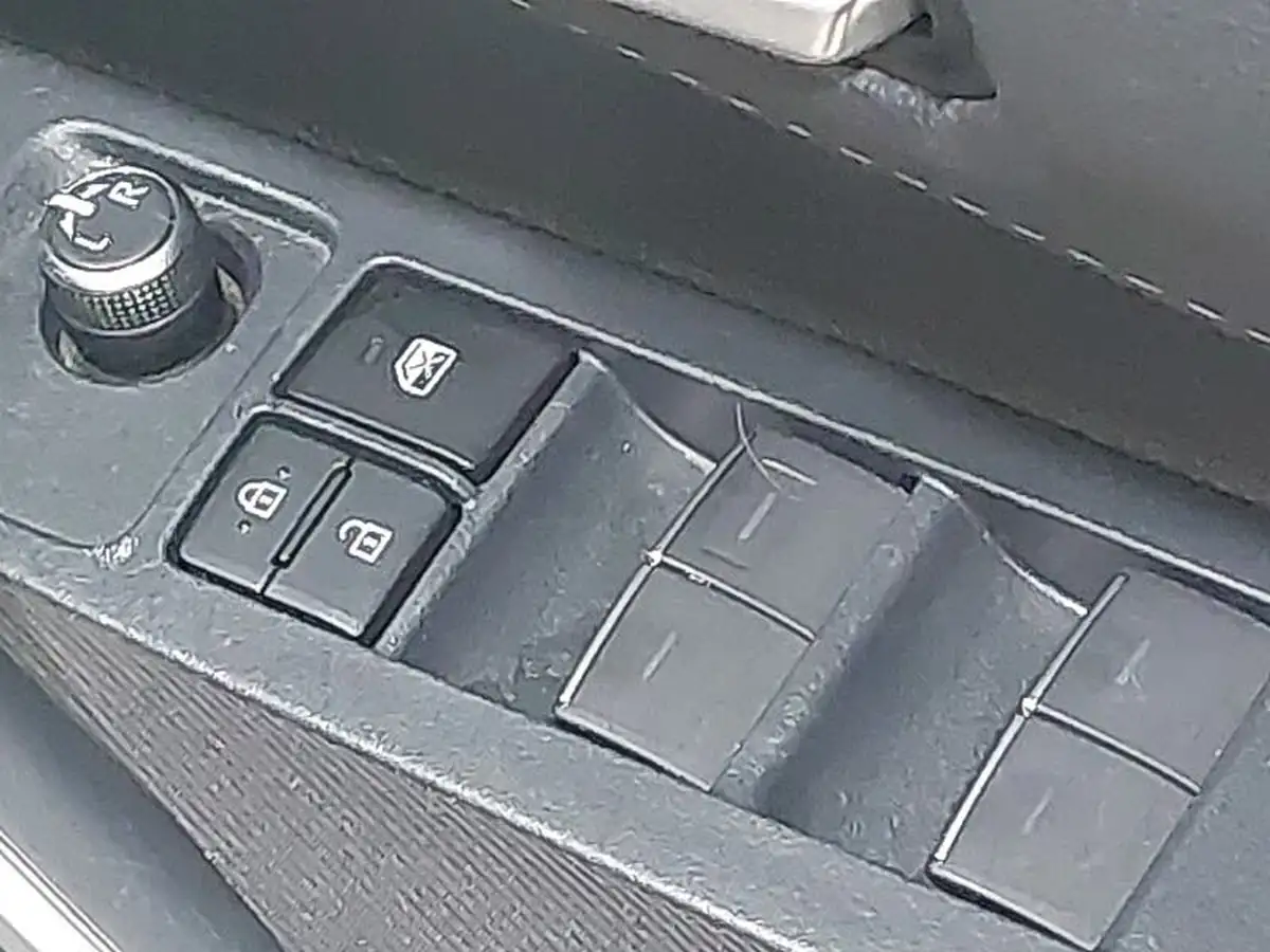 2022-toyota-corolla-20-vvt-i-icon-tech-hatchback-big-11