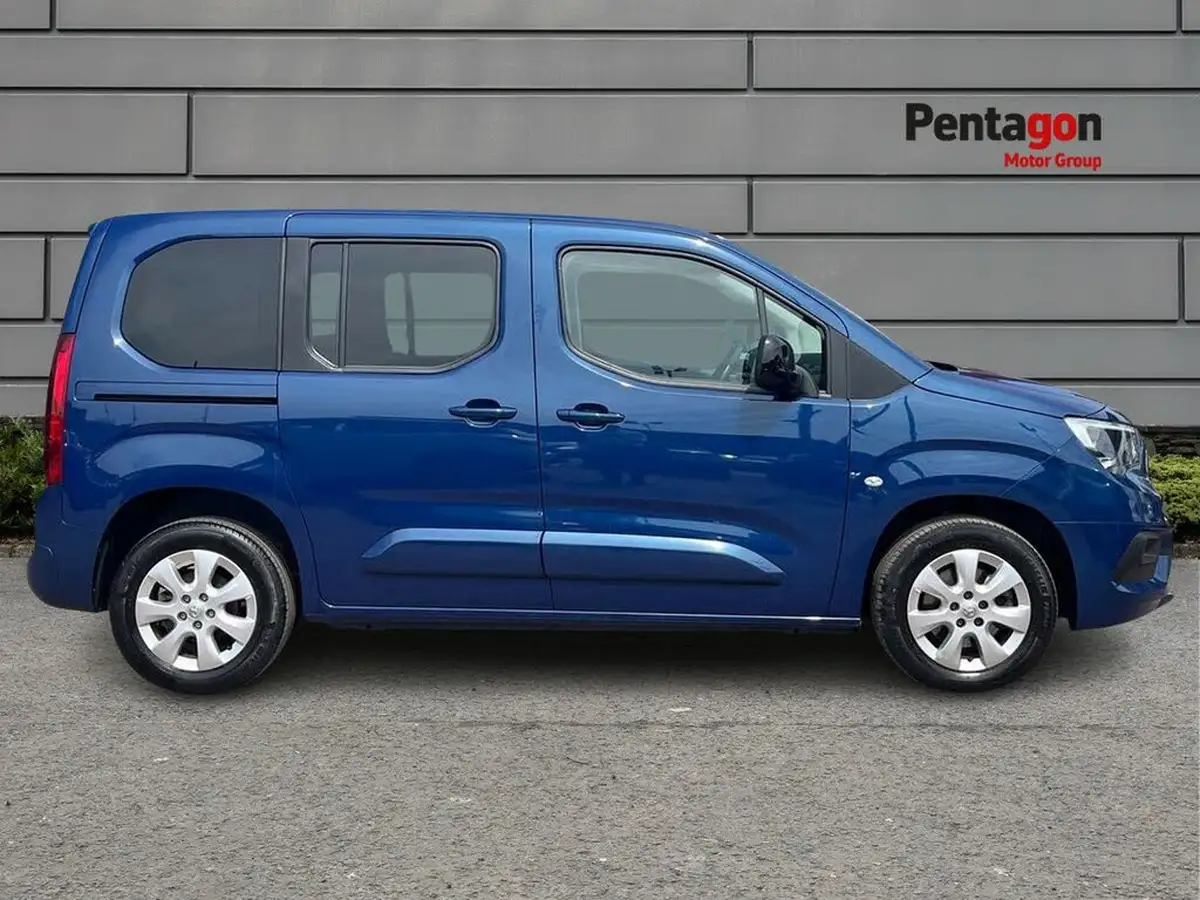 2022-vauxhall-combo-life-15-se-100ps-big-13