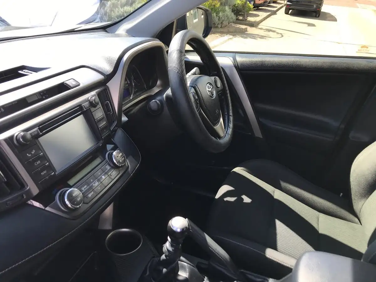 2015-toyota-rav4-20td-icon-20d-4d-awd-big-4