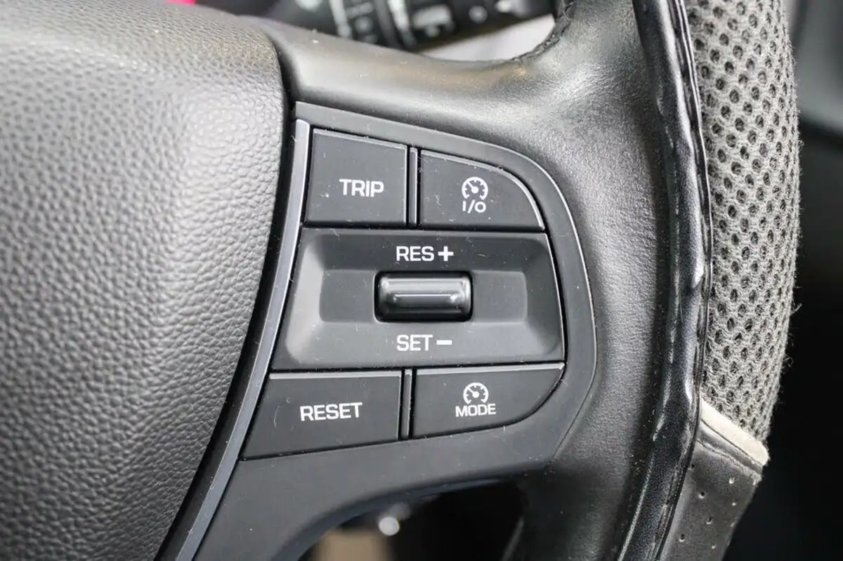 2016-hyundai-i20-10-active-big-22