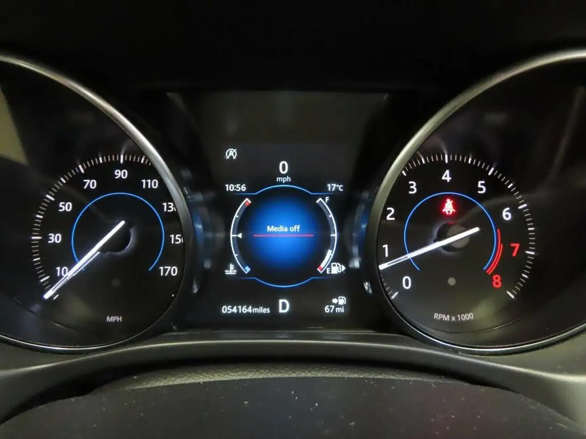 2018-jaguar-xe-20i-portfolio-300ps-awd-1997cc-big-11