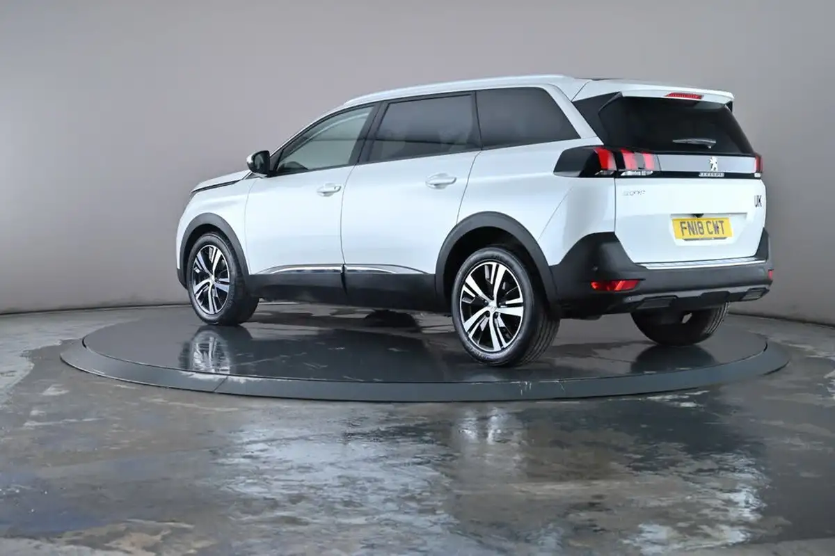 2018-peugeot-5008-suv-12-puretech-allure-eat6-big-17