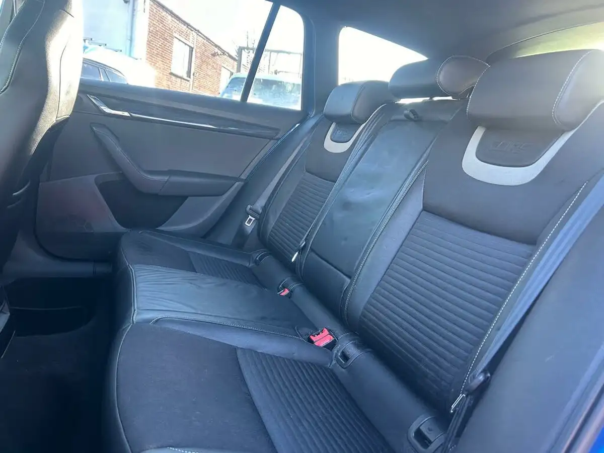 2014-skoda-octavia-20tdi-vrs-estate-dsg-big-21