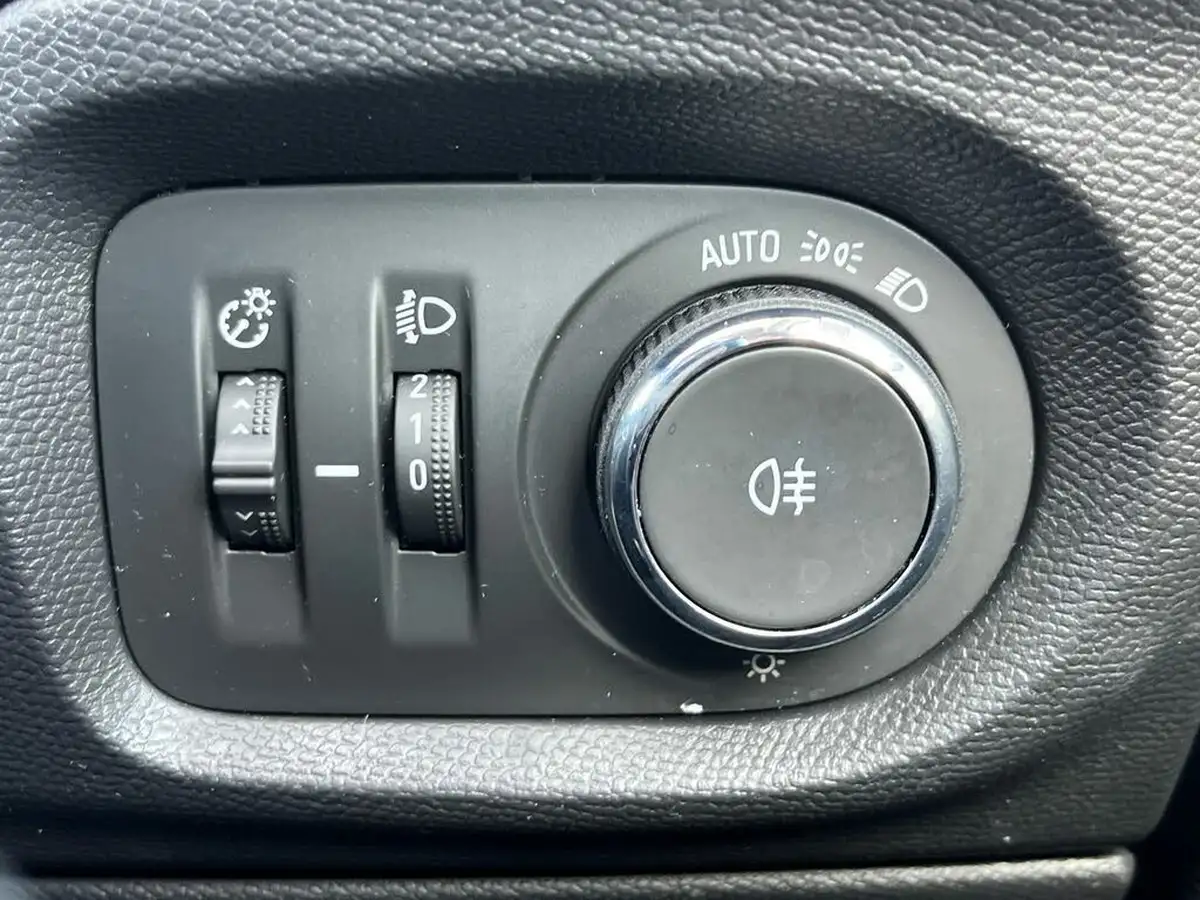 2021-vauxhall-corsa-12i-se-premium-big-24
