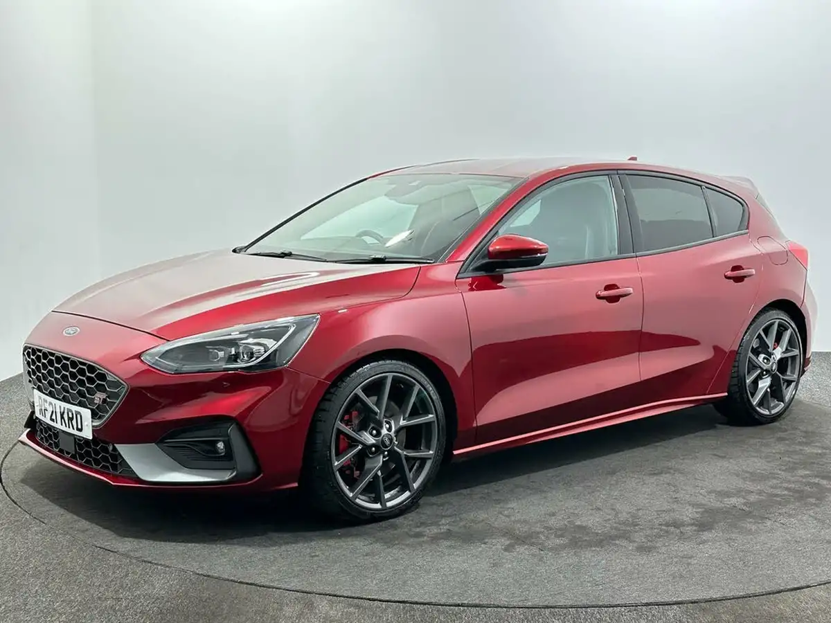 2020-ford-focus-20-st-hatchback-big-2