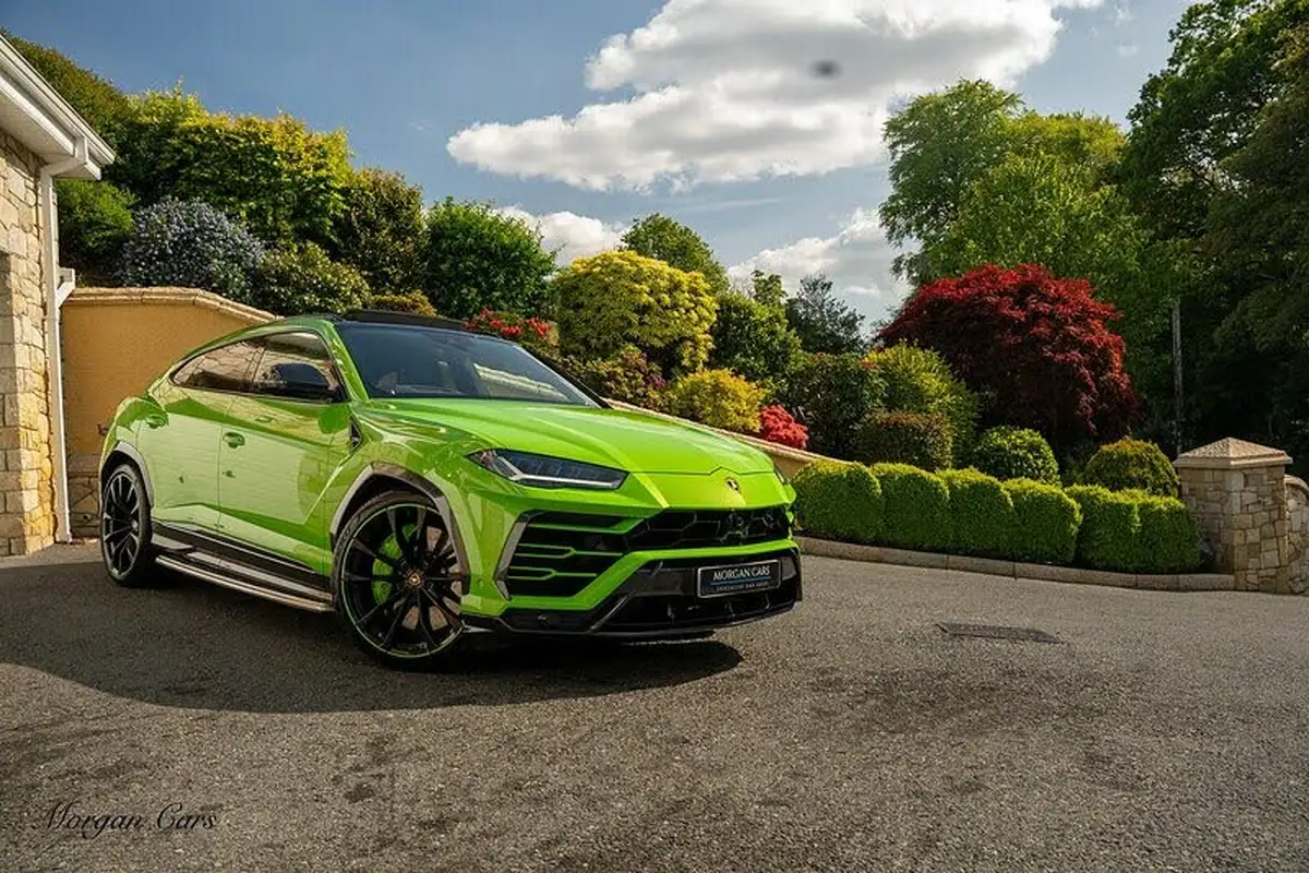 2021-lamborghini-urus-40-no-trim-big-19