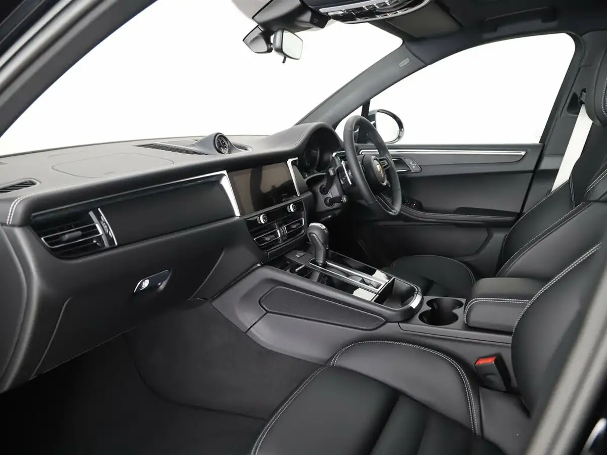 2025-porsche-macan-20-t-big-2