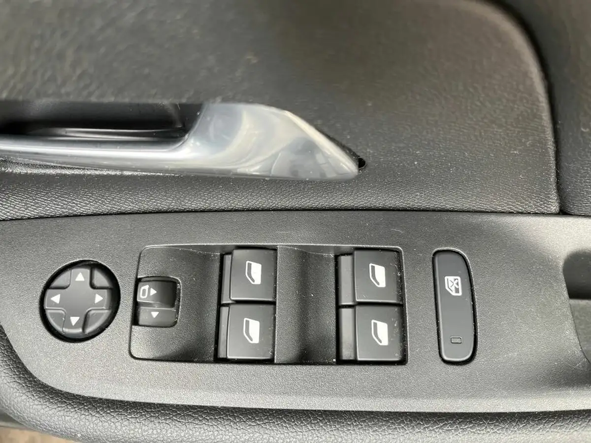 2022-vauxhall-mokka-e-sri-premium-big-16