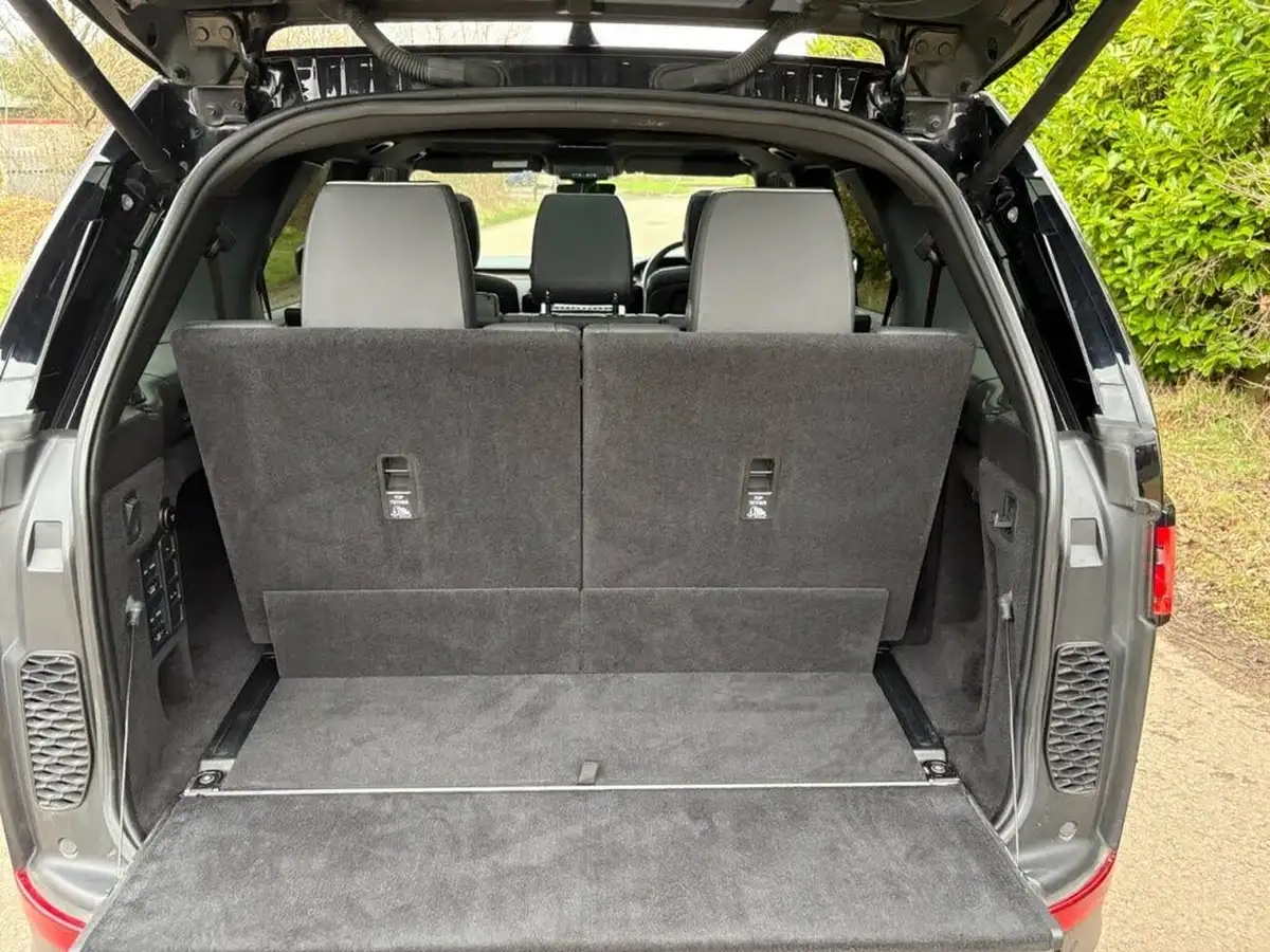 2019-land-rover-discovery-30-sd6-commercial-hse-big-19