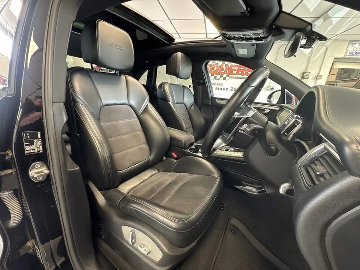 2018-porsche-macan-30-gts-big-14