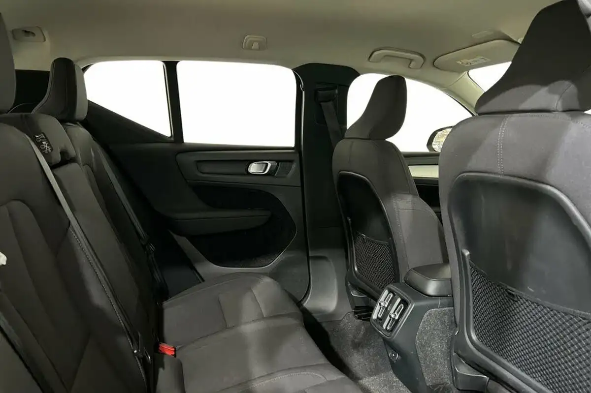 2020-volvo-xc40-20td-d3-momentum-geartronic-big-7