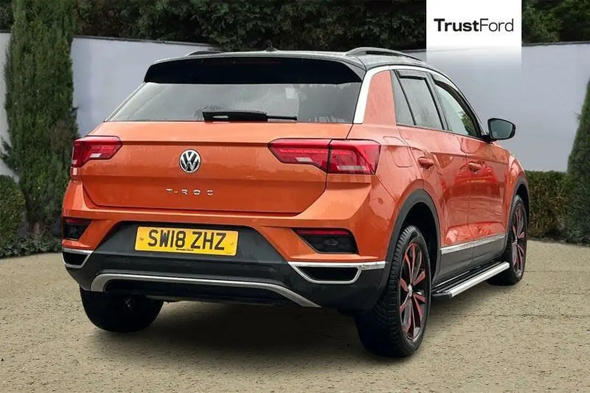 2018-volkswagen-t-roc-10-tsi-design-ss-big-3
