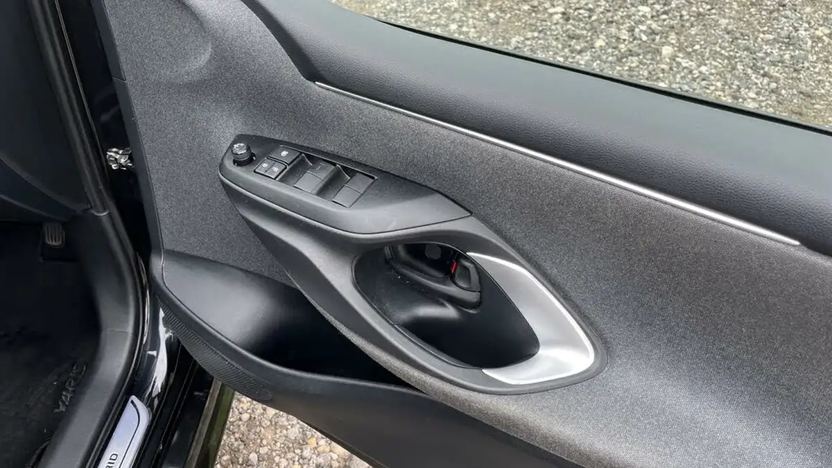 2021-toyota-yaris-15-vvt-i-design-big-22