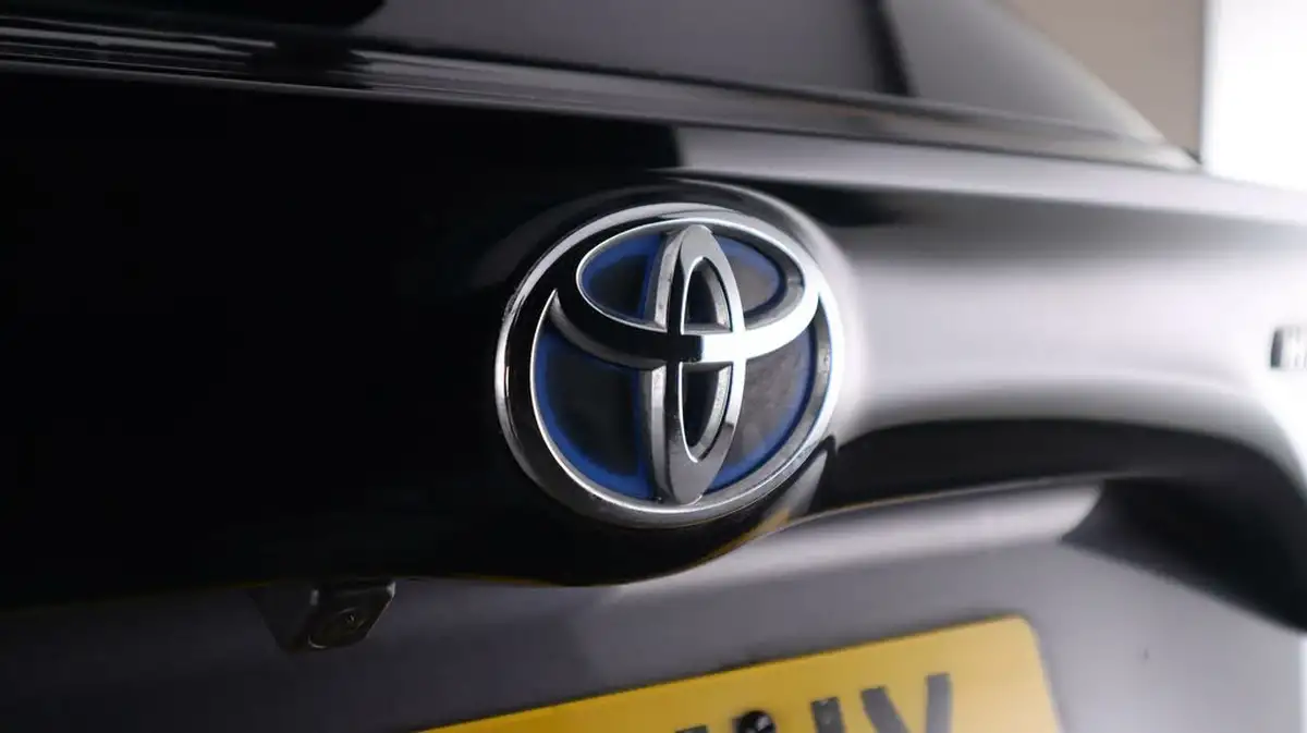 2023-toyota-yaris-15-vvt-i-design-big-18