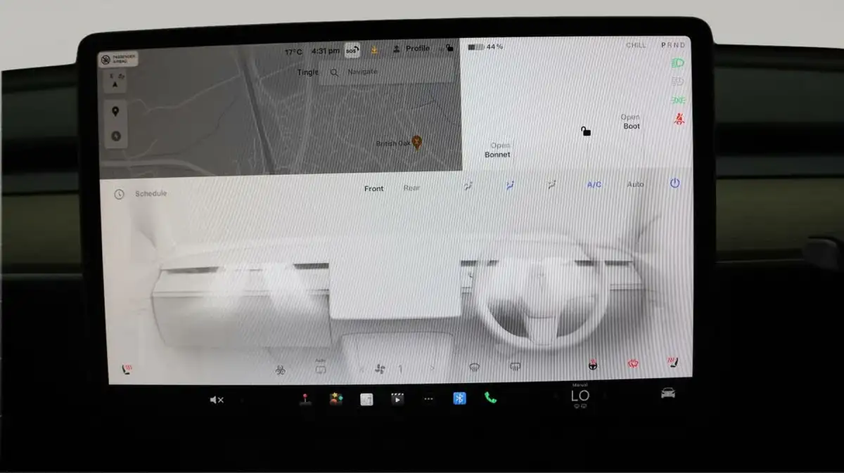 2022-tesla-model-y-e-long-range-big-11
