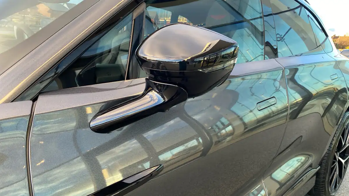 2024-aston-martin-dbx-40-v8-big-18