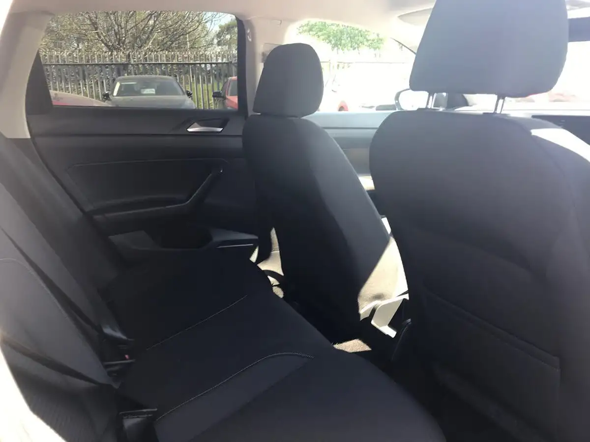 2018-volkswagen-polo-10-se-65ps-big-7