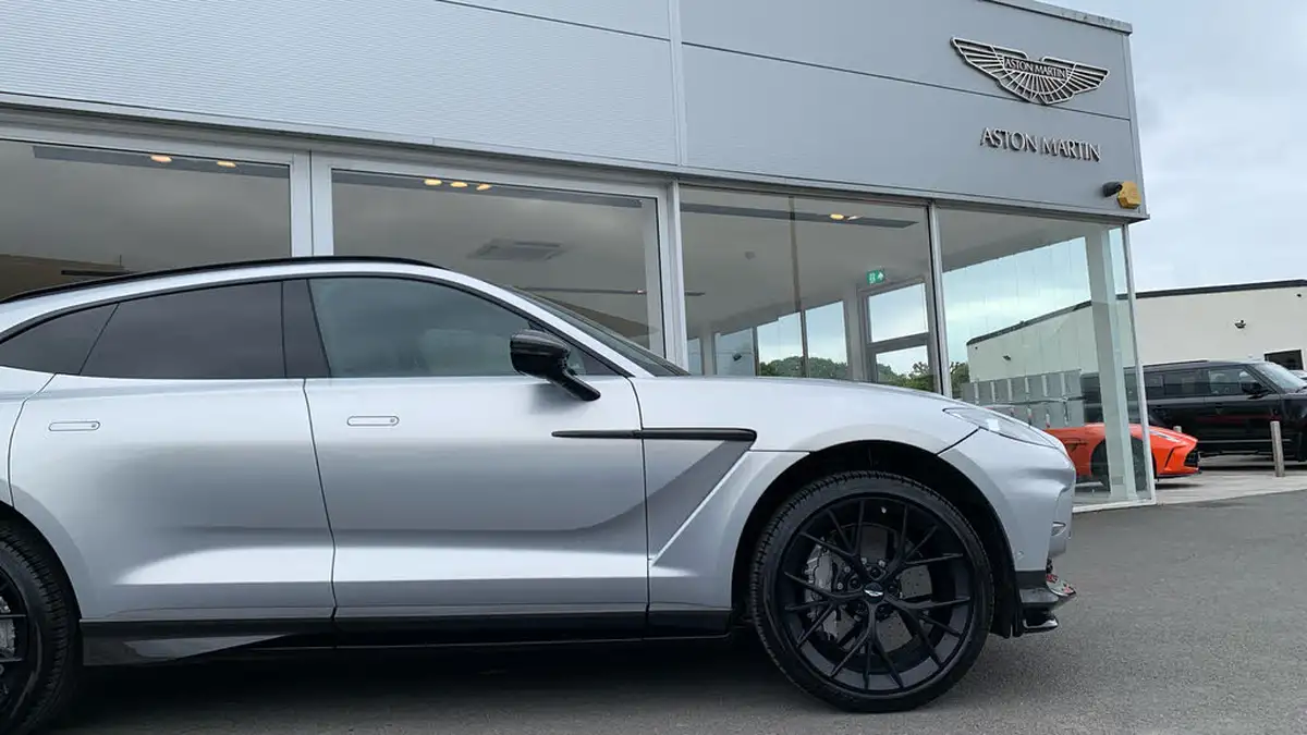 2024-aston-martin-dbx-40-v8-big-19