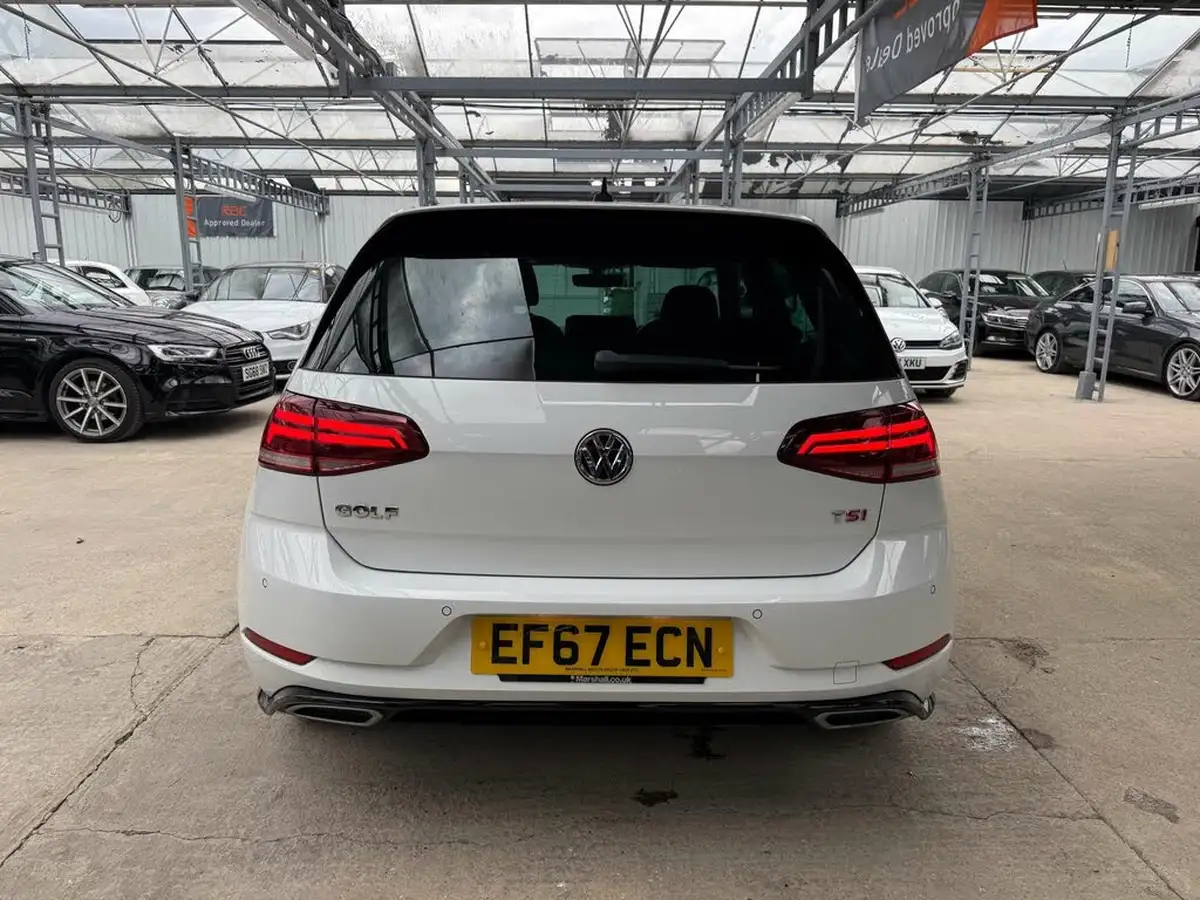 2017-volkswagen-golf-15-tsi-r-line-5d-big-7