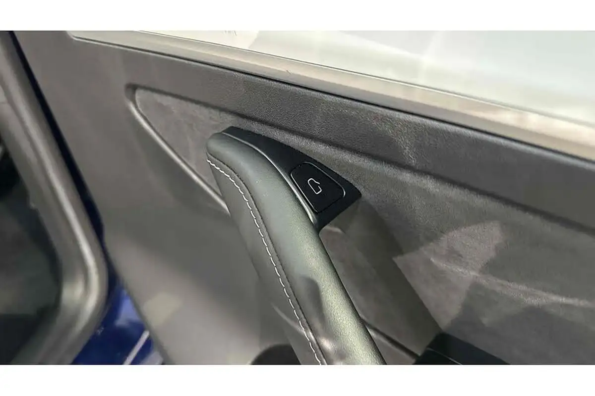 2022-tesla-model-y-e-long-range-big-33