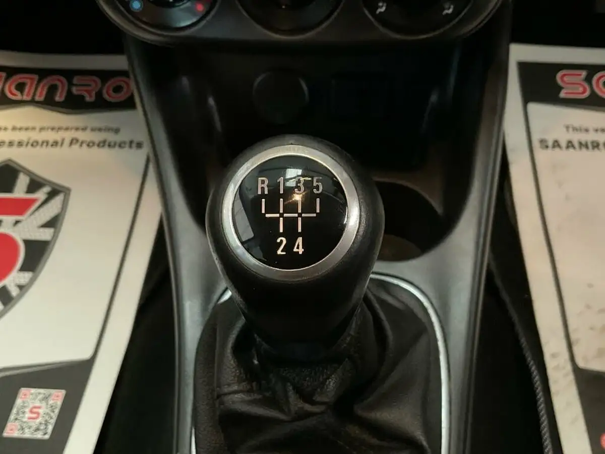 2019-vauxhall-corsa-14i-sri-vx-line-nav-black-90ps-5d-big-39