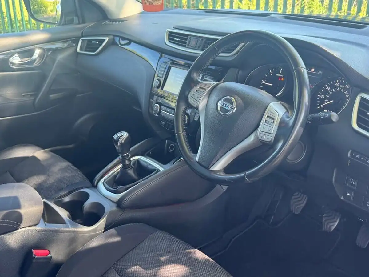 2015-nissan-qashqai-15dci-acenta-premium-big-45