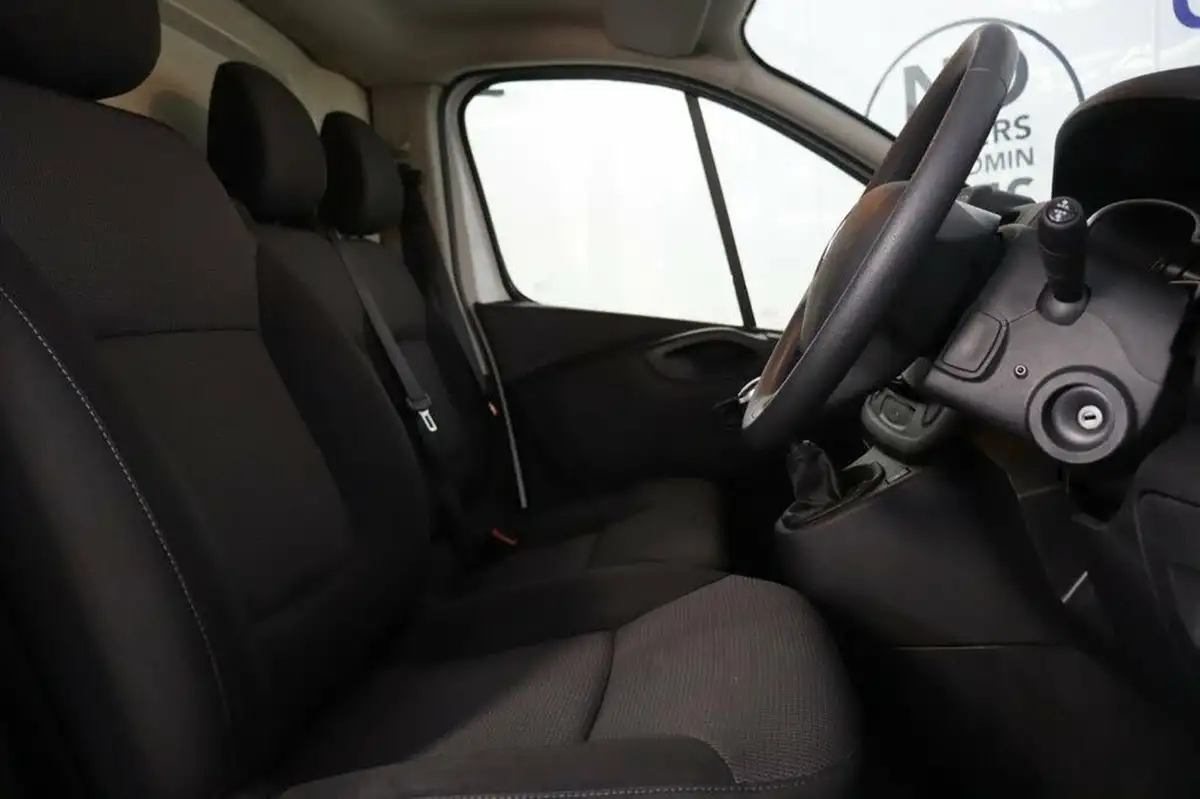 2021-renault-trafic-20dci-ll30-energy-145-business-panel-big-16