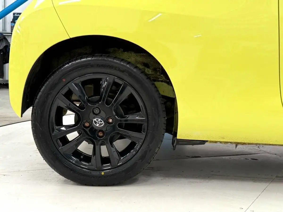 2016-toyota-aygo-10-vvt-i-x-cite-3-bi-tone-yellow-3d-big-14