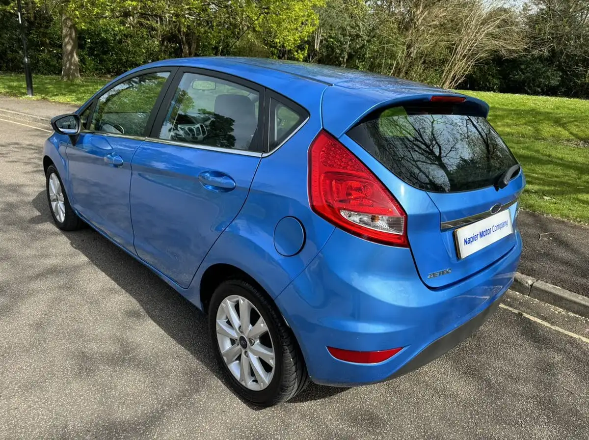 2009-ford-fiesta-125-zetec-5d-big-4