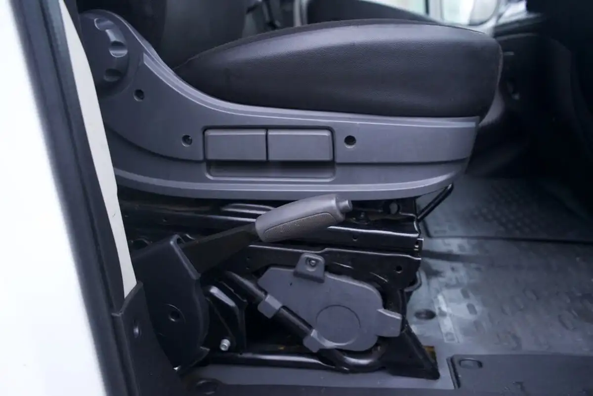 2019-peugeot-boxer-22-bluehdi-professional-335-l3-h2-panel-big-20