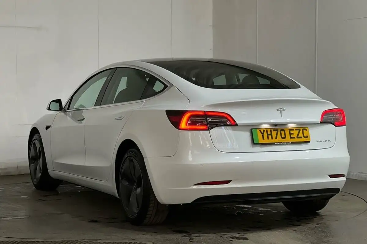 2020-tesla-model-3-e-long-range-big-14
