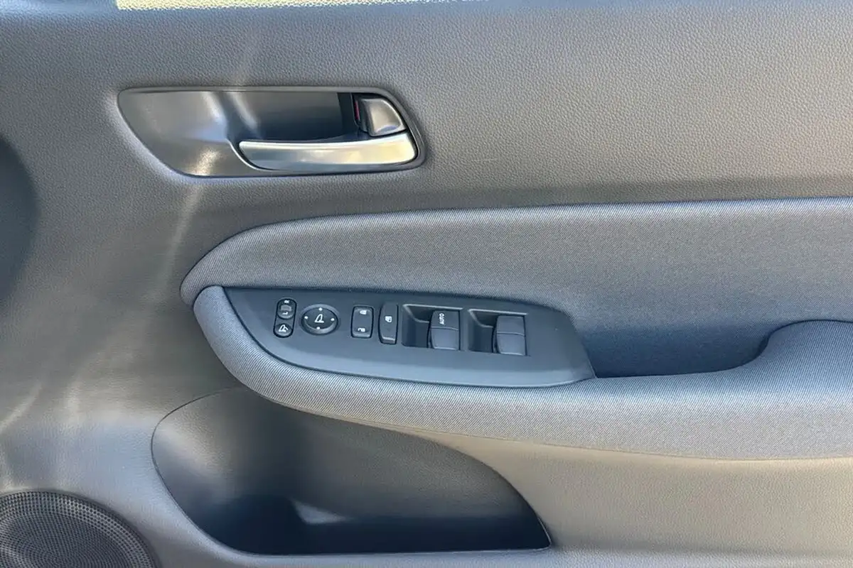 2025-honda-jazz-15-i-mmd-elegance-big-19