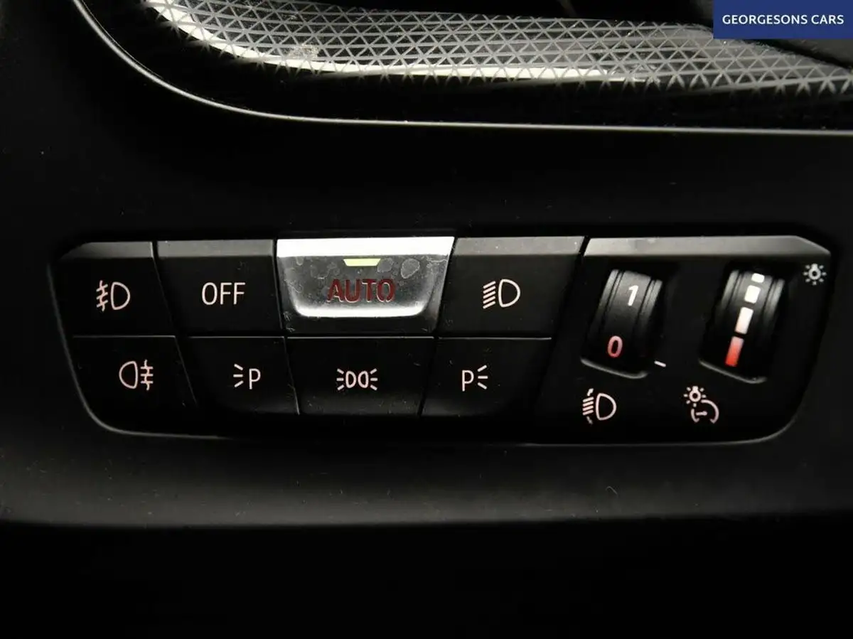 2022-bmw-1-series-15td-116d-sport-big-46