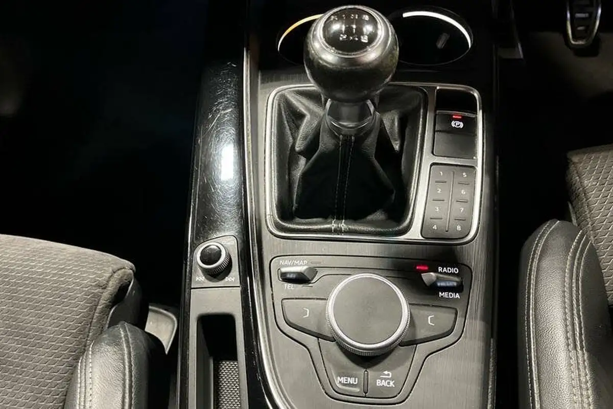 2018-audi-a4-14-tfsi-black-edition-big-38