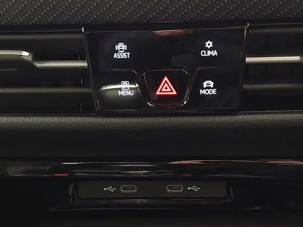 2022-volkswagen-golf-15-tsi-r-line-130ps-hatchback-big-15