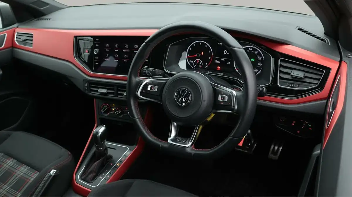 2019-volkswagen-polo-20-tsi-gti-big-9